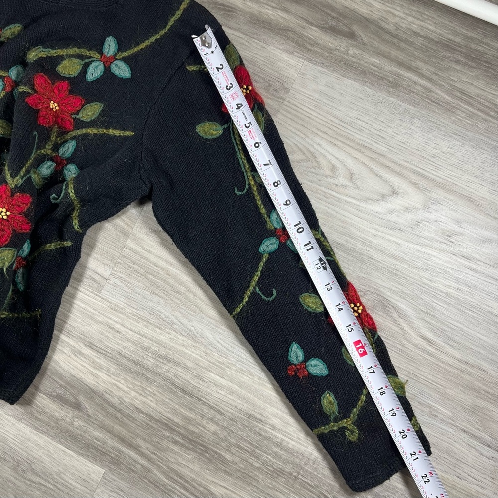Vintage Northern Isles Floral Embroidered Black Sweater, Size Medium - Picture 8 of 8